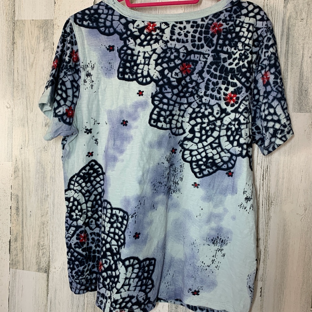Sahalie Tie Dye Unique Tee Lace pattern & Red Blossom